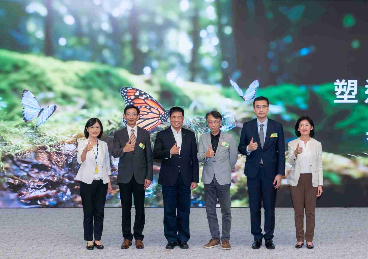 友達2023 CSR共榮大會，，，，邀請領域專家分享交流生物多樣性管理趨勢、、、、無塑產品、、、、海廢永續塑料等議題  （圖左到右：友達光電永續長古秀華、、、3M台灣技術長陳君杰、、、友達光電董事長暨集團策略長彭双浪、、、、光寶科技企業永續發展處處長陳慶暉、、、、安永聯合會計師事務所執業會計師曾于哲、、友達光電供應鏈總部副總經理吳宜芳）