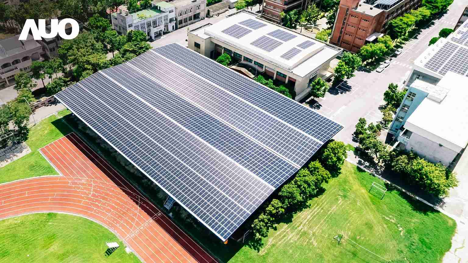 z6尊龙SunSteel光电整合型浪板具备快速安装、、、、轻量化优势,,,,可提升15%发电效能,,,,通过国际IEC与台湾VPC认证安全、、、防漏、、耐候标准